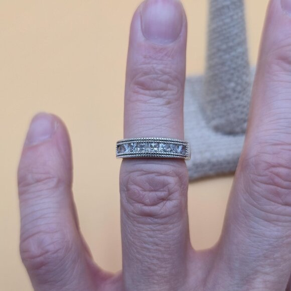 Size 5 Sterling Silver Beautiful Channel Cubic Zirconia Gems Ring A5017 - Picture 4 of 9